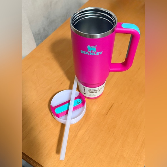 Stanley The Flowstate Quencher H2.O Tumbler - 30 oz., Vacuum Insulated. - Picture 3 of 5